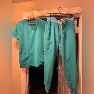 Small Figs Scrub Set in Oasis